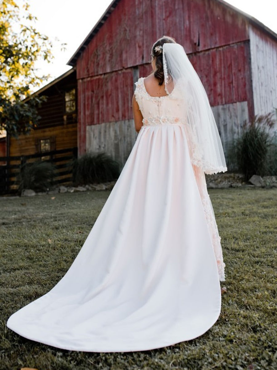 Blassrosa Polyester-Satin – majestätisch