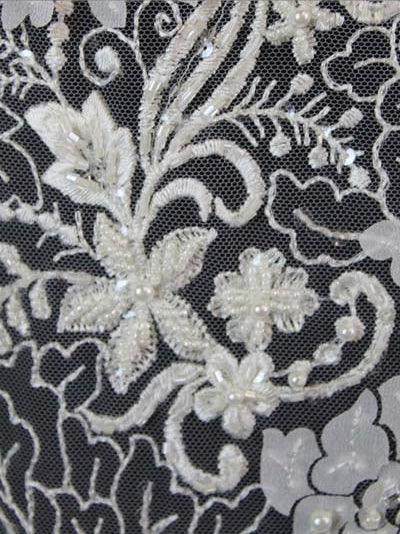 Elfenbeinfarbener, bestickter Tüll mit Perlen - EB1076