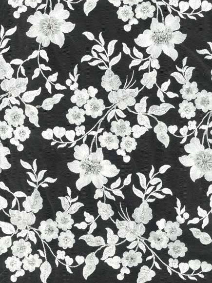 Elfenbeinfarbener, bestickter Tüll mit Perlen - EB1083