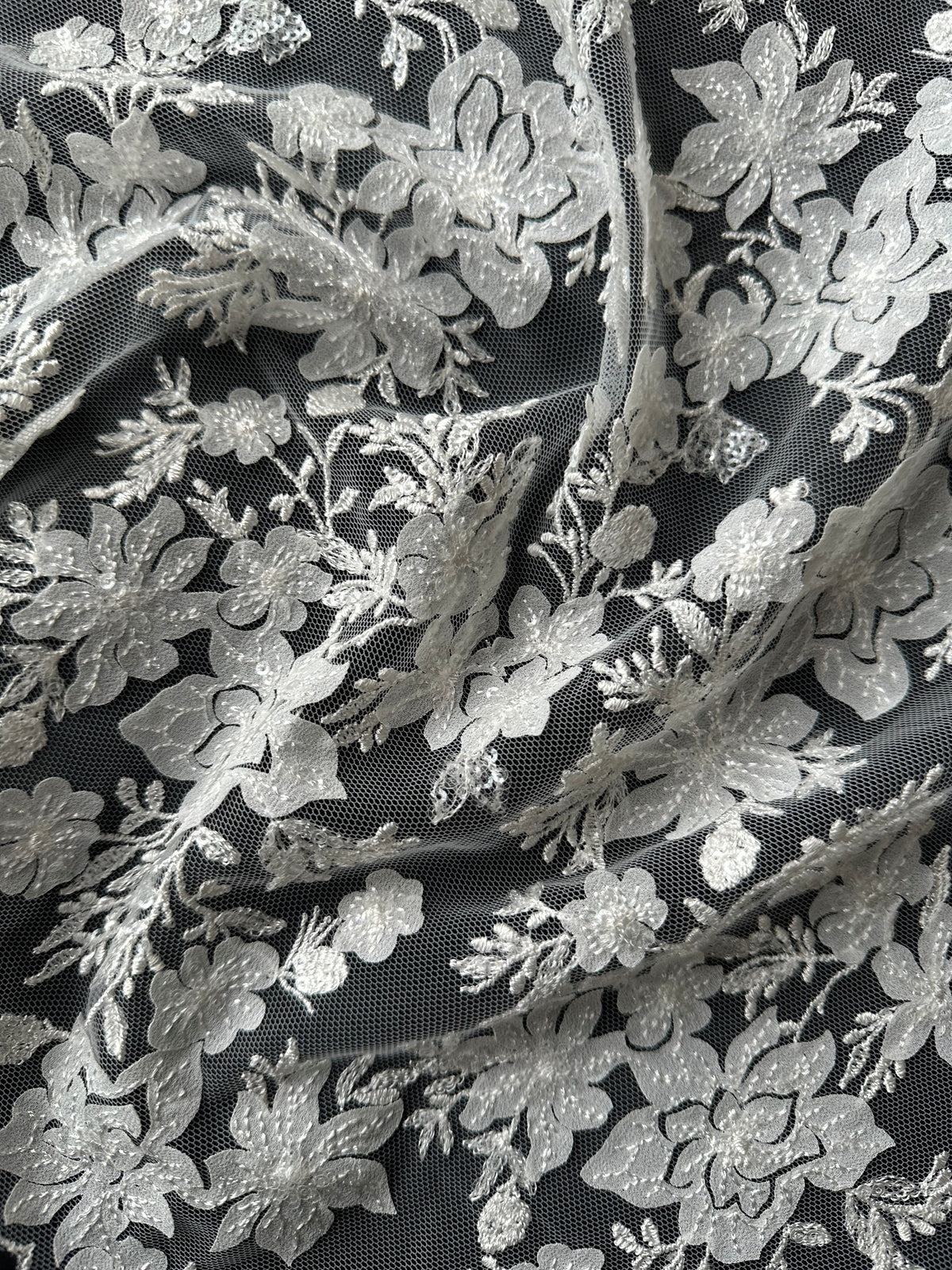 Elfenbeinfarbene, paillettenbesetzte Stickspitze - EB3053