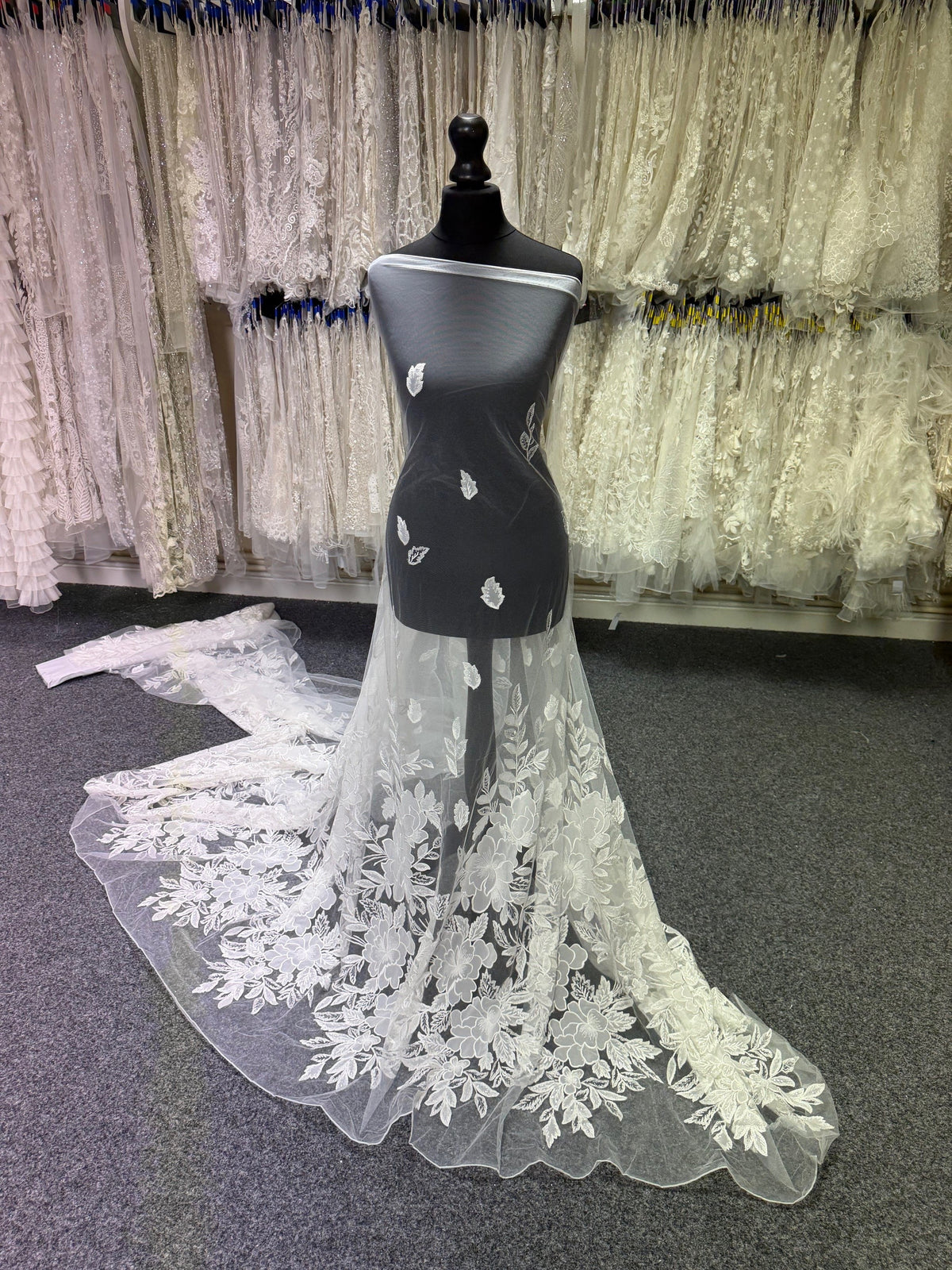 Elfenbeinfarbene Paillettenstickerei-Spitze - EB3055