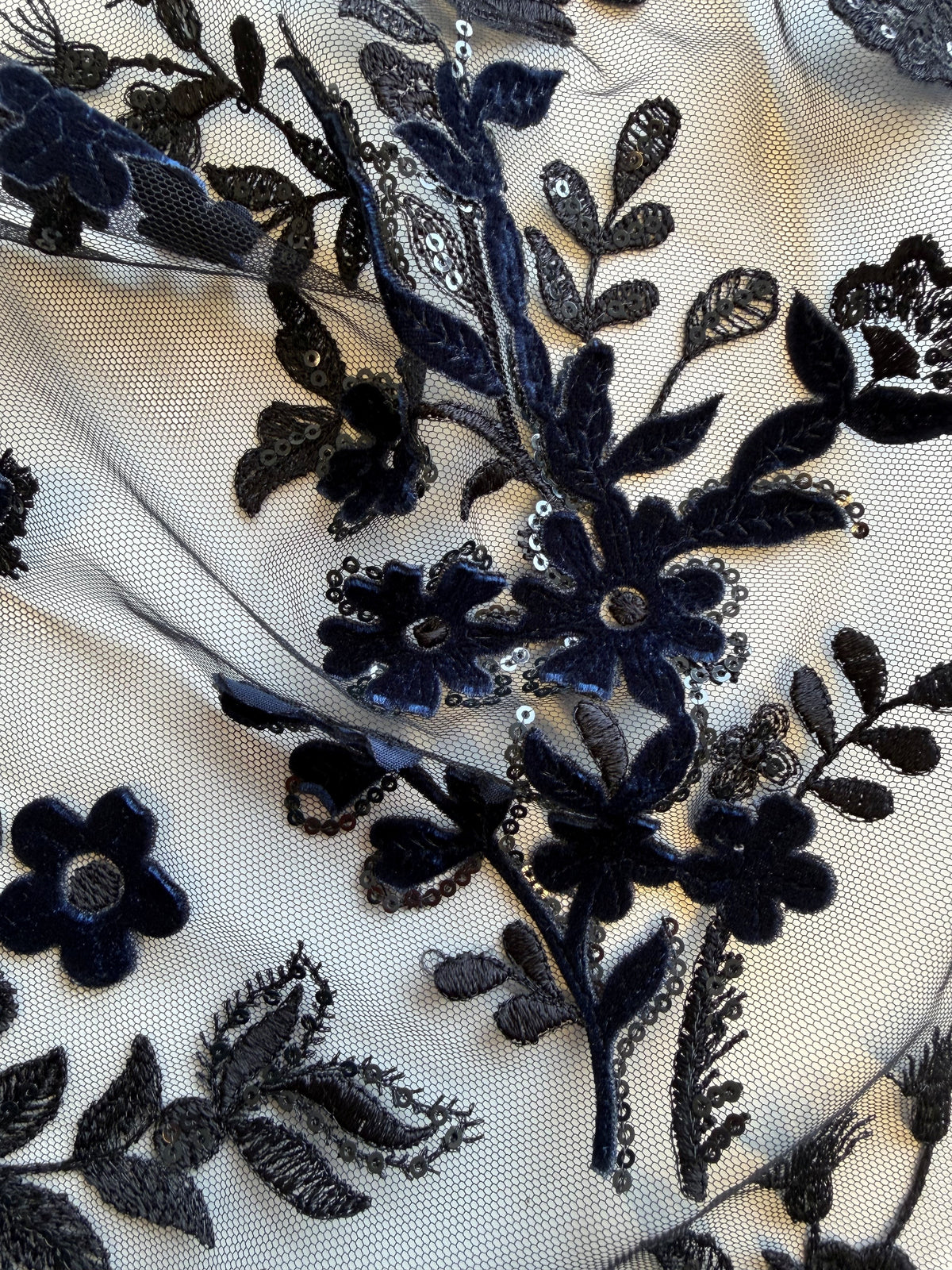 Schwarze 3D-Samtspitze - EB3056