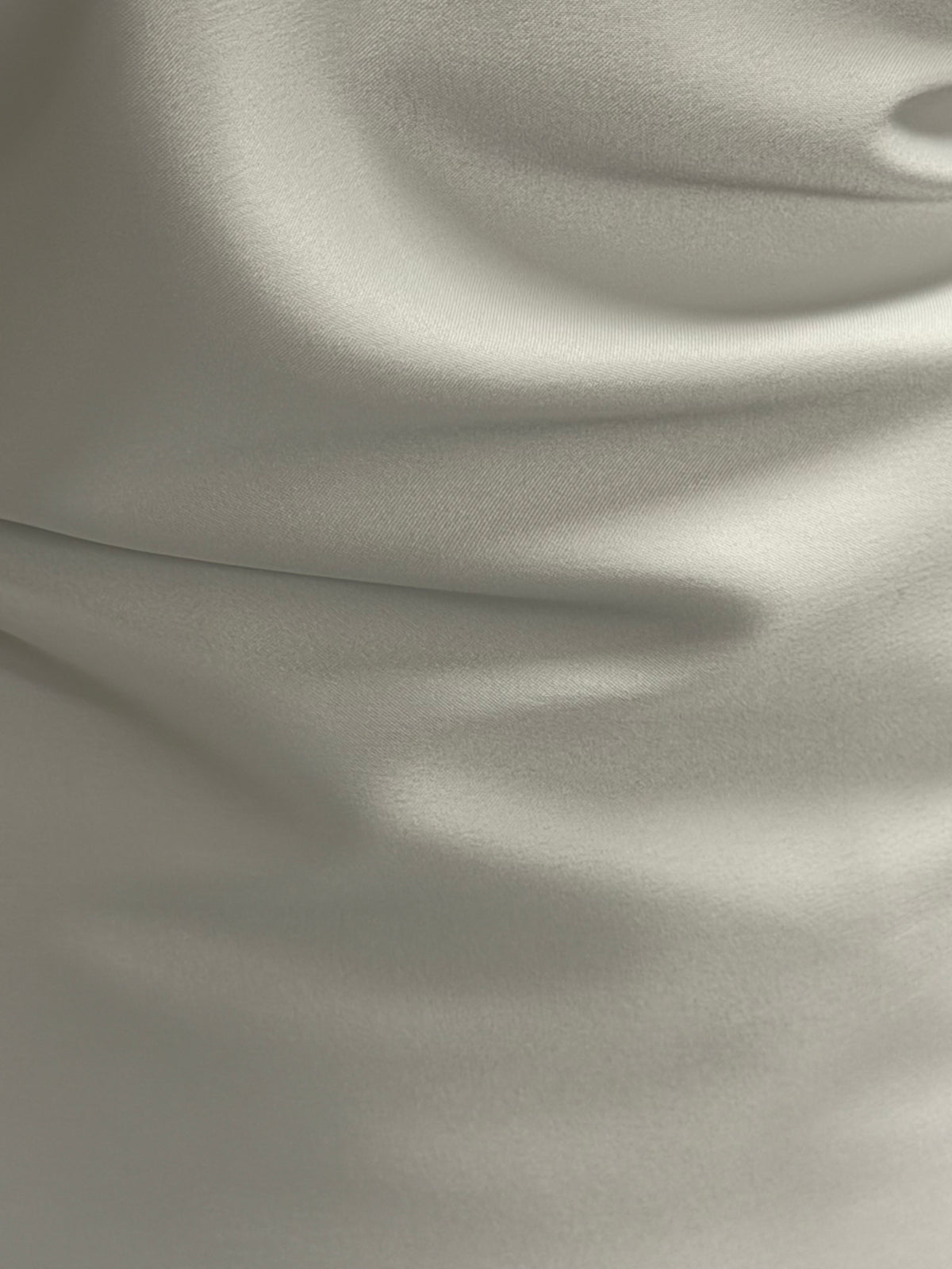 Elfenbeinfarbener Polyester-Lycra-Duchess-Satin - P83