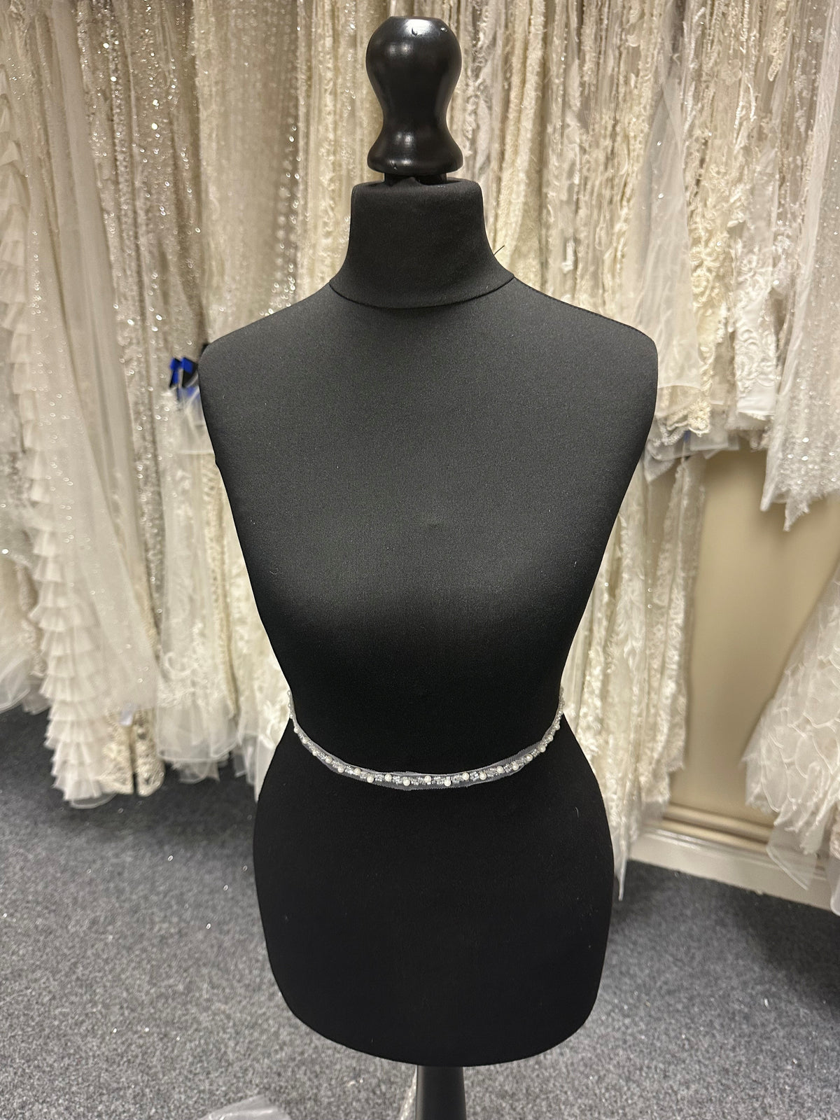 Elfenbeinfarbene Perlen- und Paillettenborte - EH2029