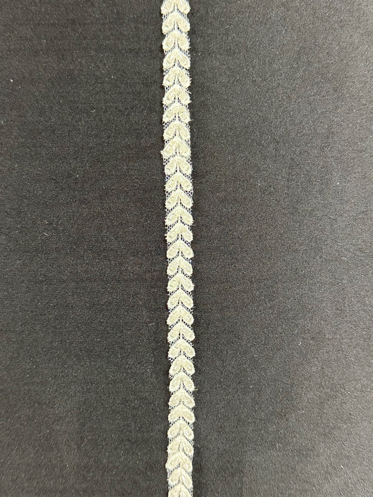 Elfenbeinfarbene, perlenbesetzte Kleiderborte - EH2033