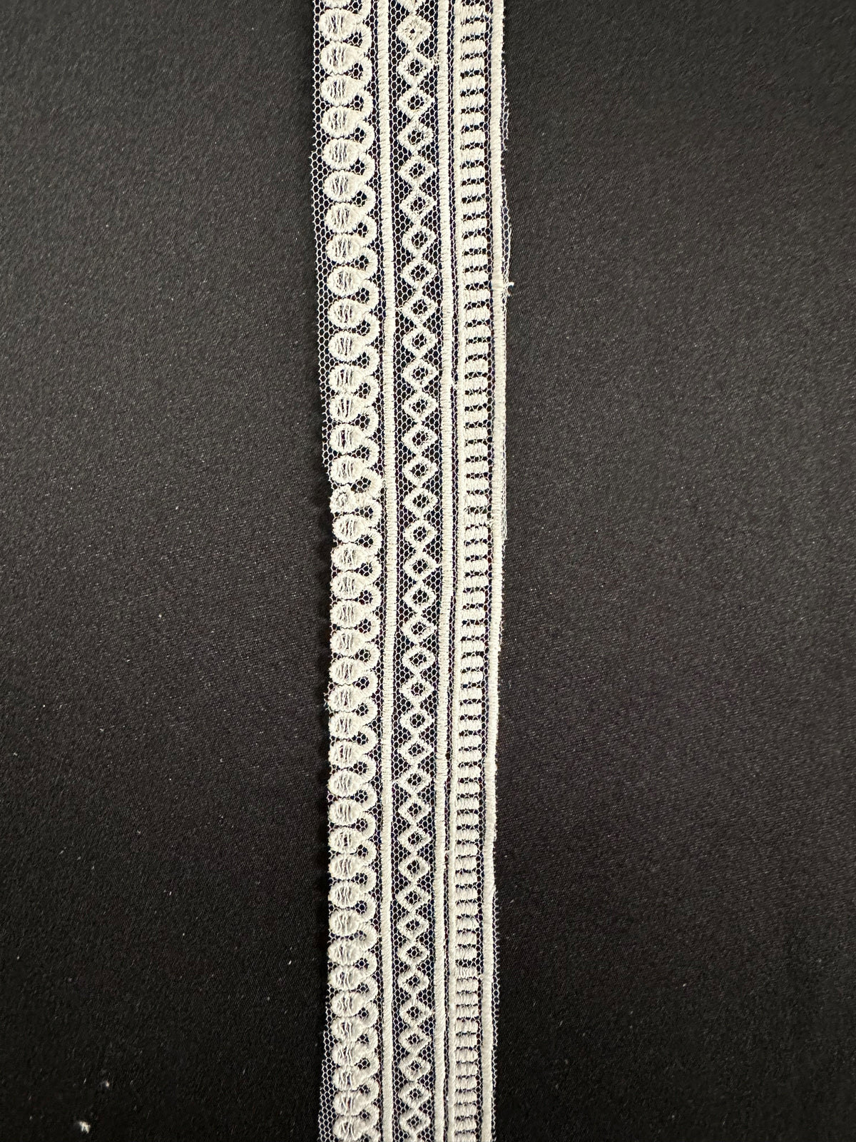 Elfenbeinfarbene Spitzenborte - EH4010