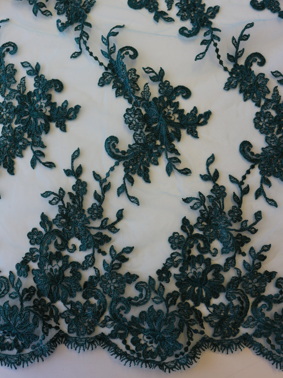 Smaragdgrüne Spitze – Adele