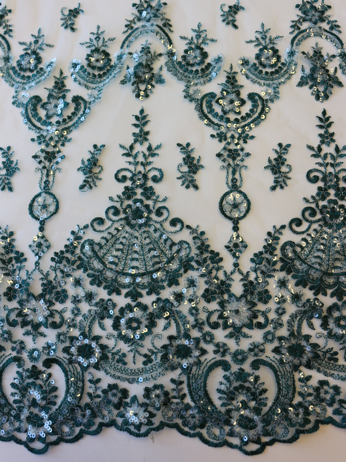 Smaragdgrüne Spitze – Rubin