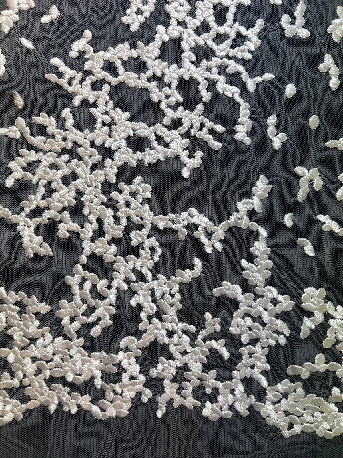 Elfenbeinfarbene bestickte Spitze – Farah