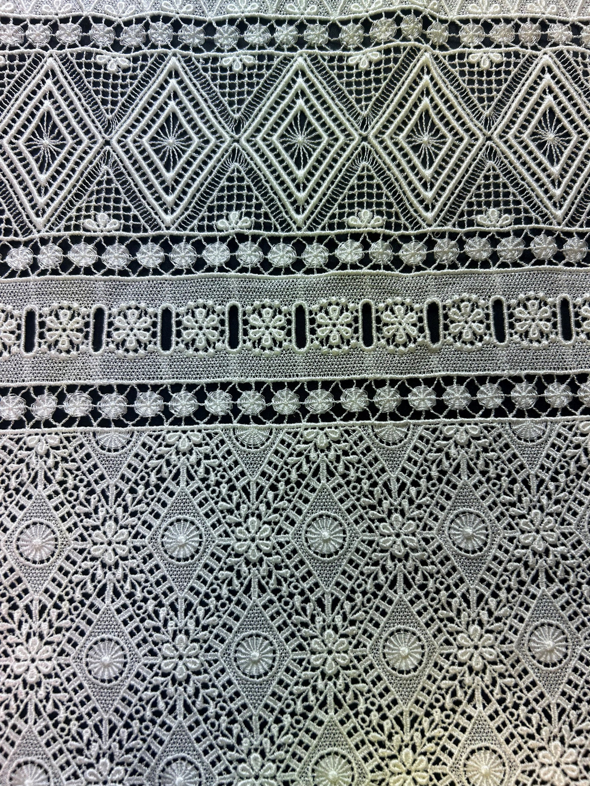 Elfenbeinfarbene Makramee-Spitze – Flavia