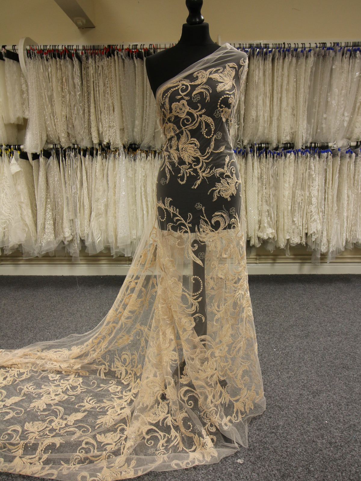 Frappé-bestickte Spitze – Viveca