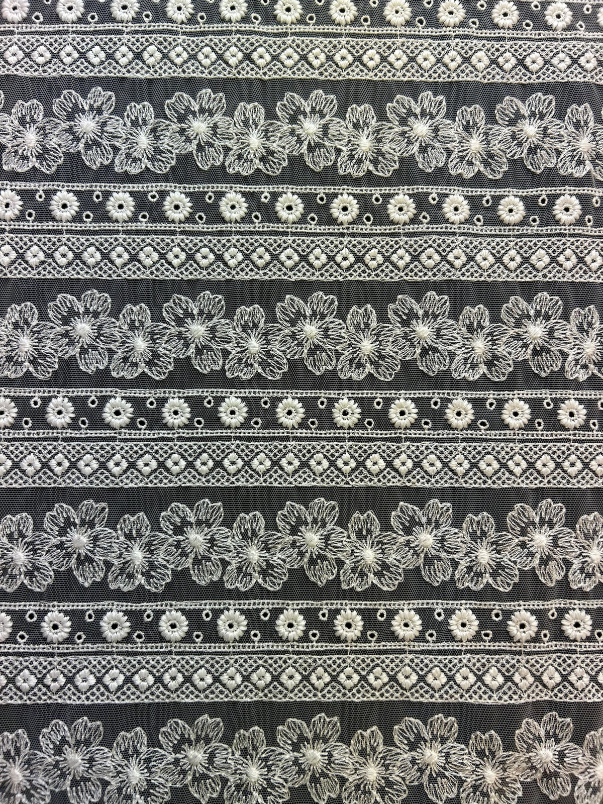 Elfenbeinfarbene bestickte Spitze – Giovanna