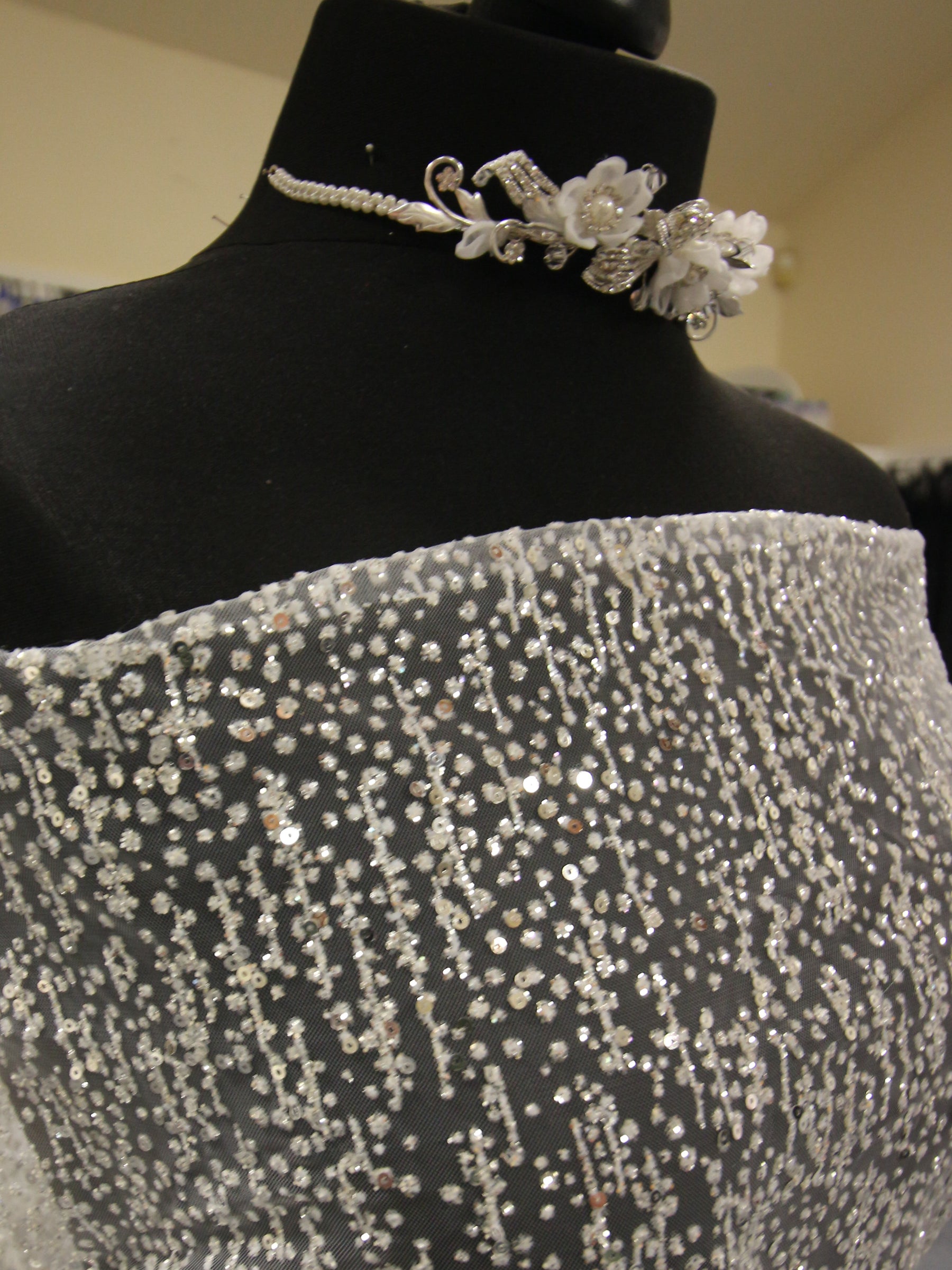 Elfenbeinfarbener Glitzertüll mit Pailletten - Ottoman