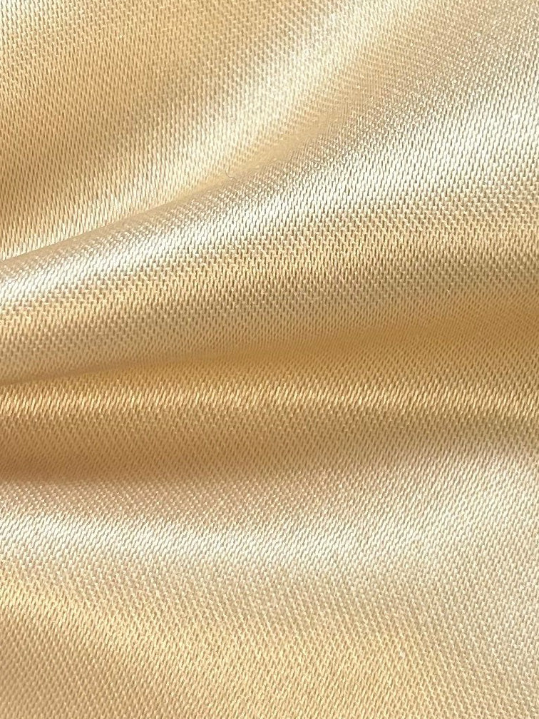 Goldfarbener Polyestersatin – majestätisch