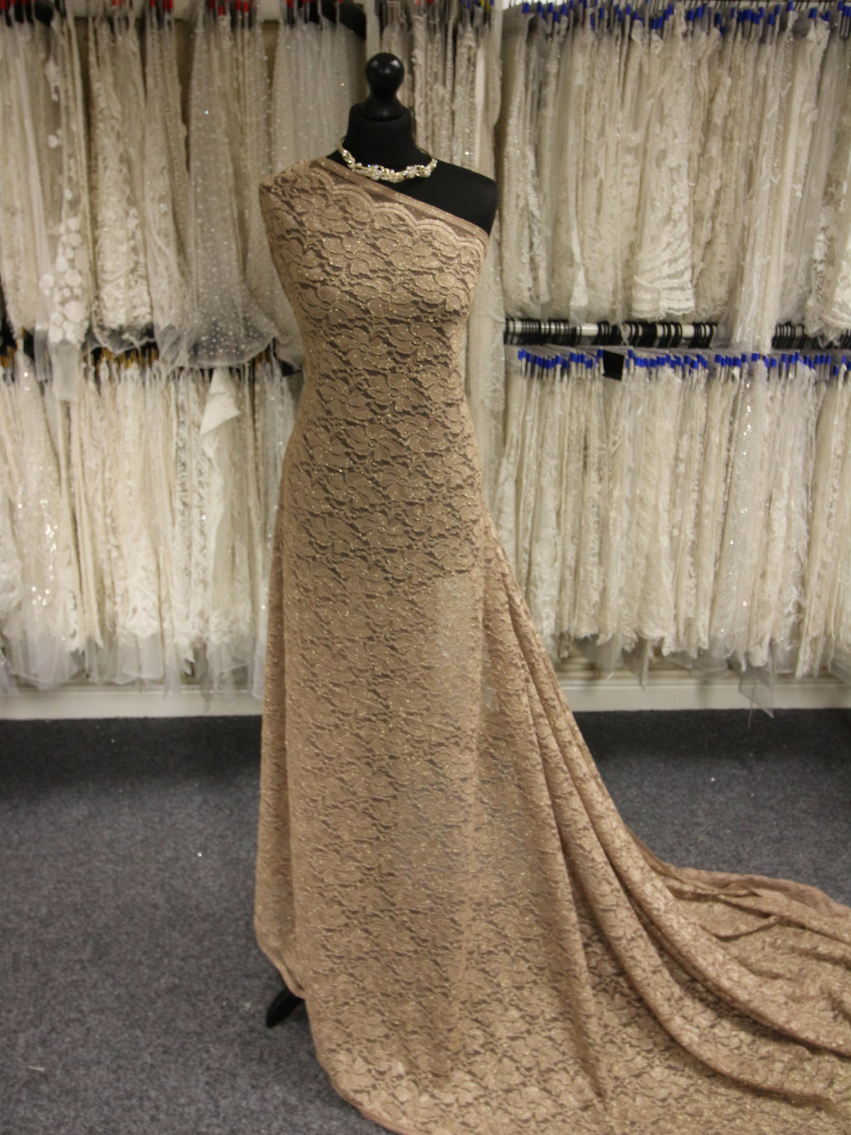 Goldene Stretch-Spitze – Rechtfertigung