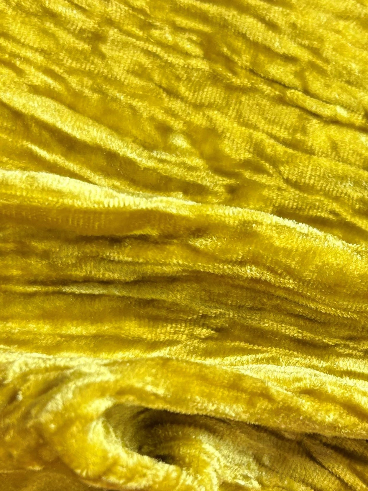 Goldfarbener Seidensamt - Ruffle