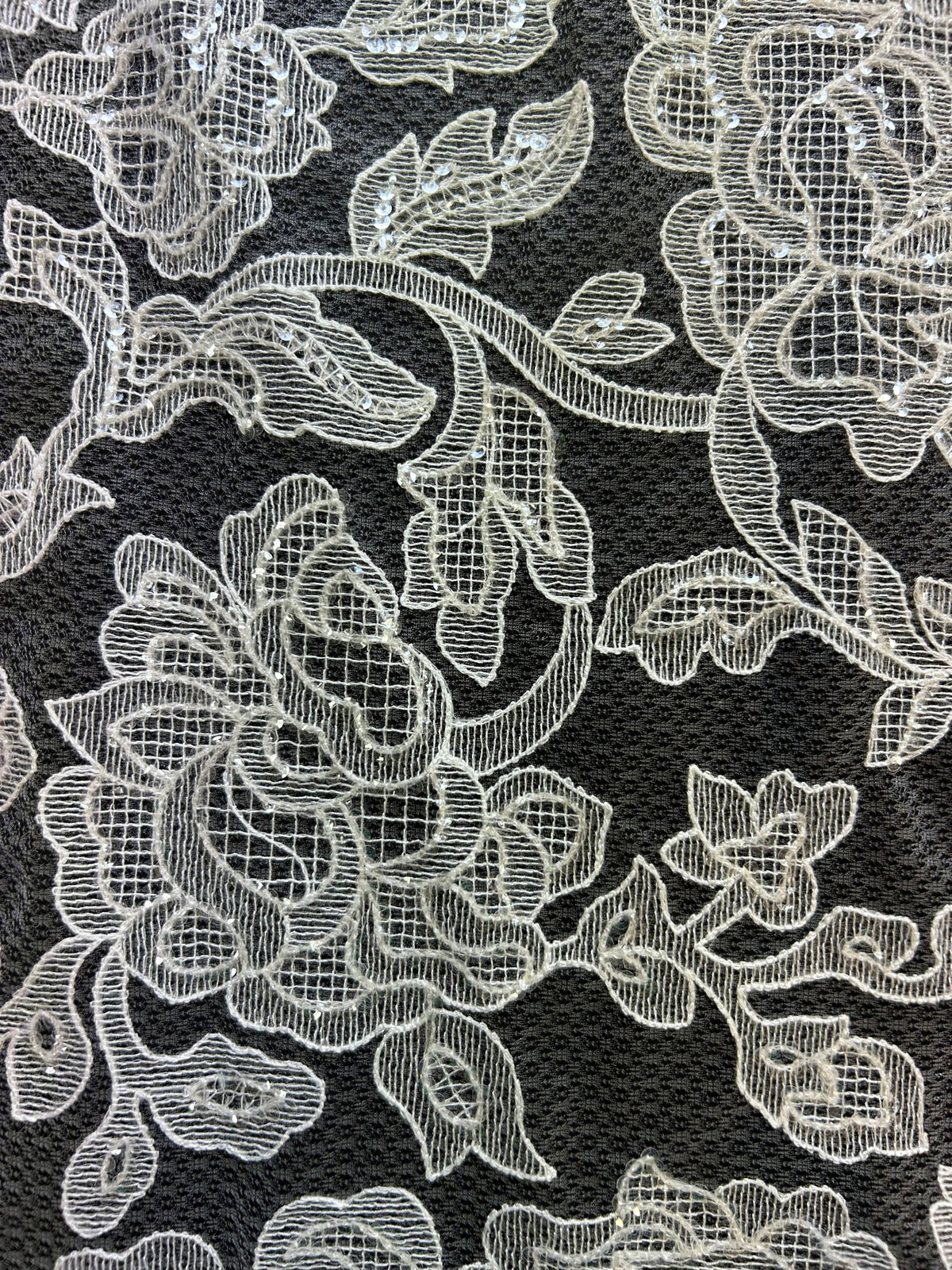 Elfenbeinfarbene Pailletten-Stickspitze – Gosia