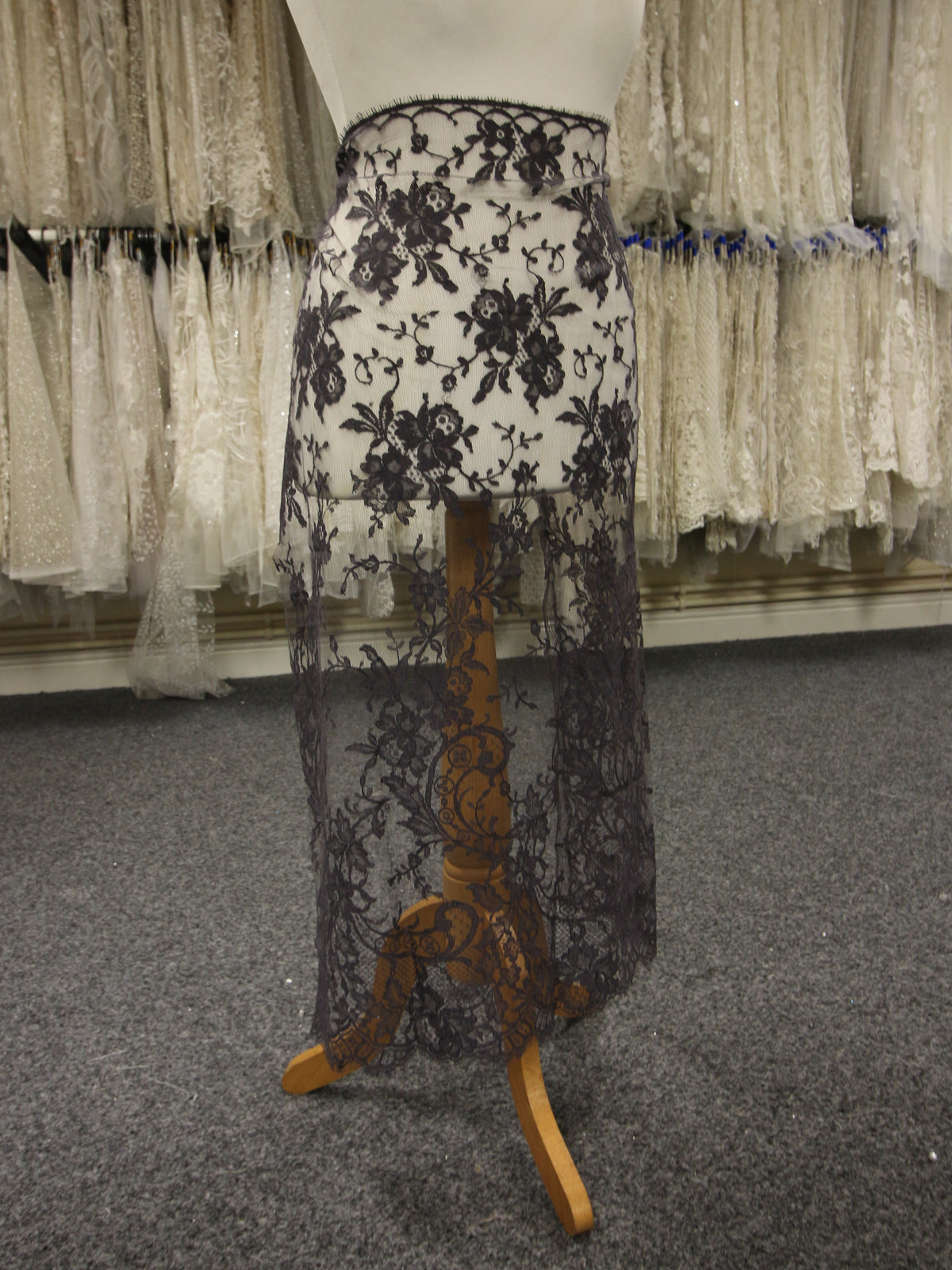 Graue Chantilly-Spitze – Kate