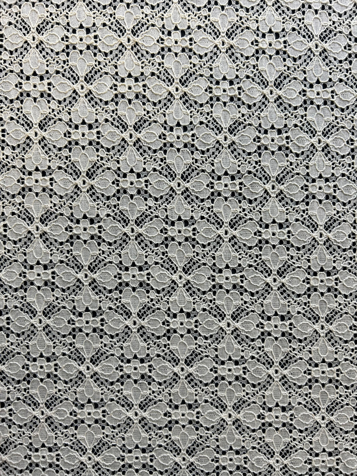 Cremefarbene Spitze – Harriet