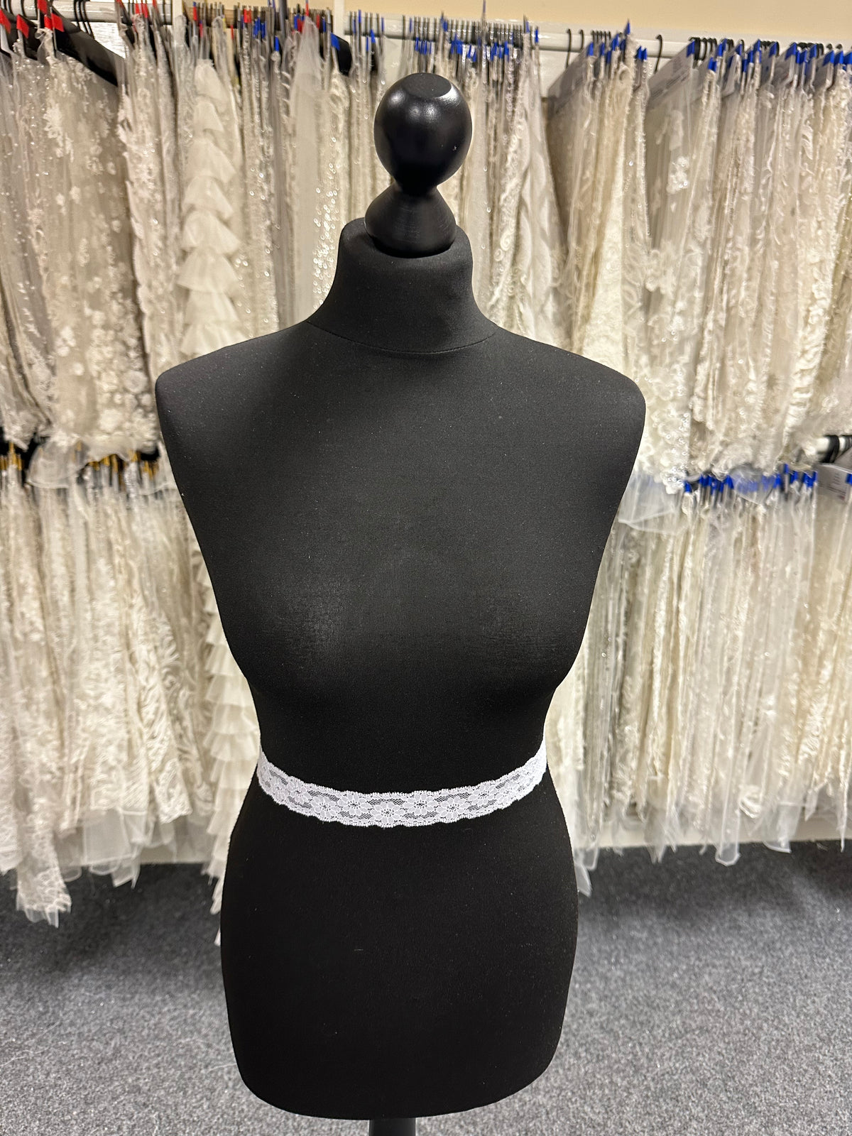 Weißer Spitzenbesatz - T 738 (CF)