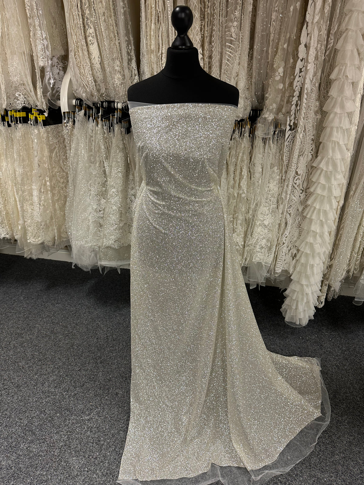 Elfenbeinfarbener Glitzertüll – Lax