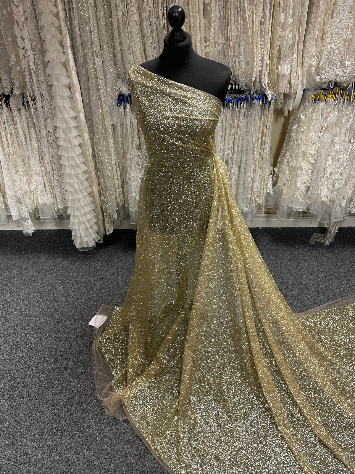 Schwarzer Glitzertüll - Glänzend