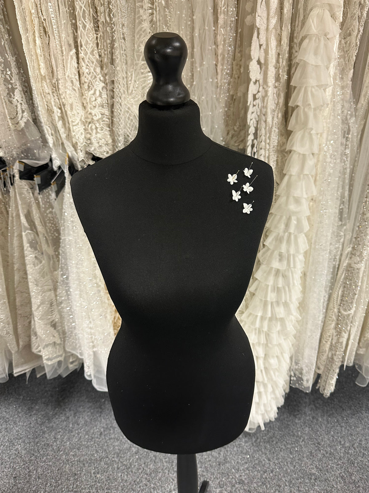 S Ivory Eco Satin Flowers - MM0036 (Beutel mit 144 Stück)