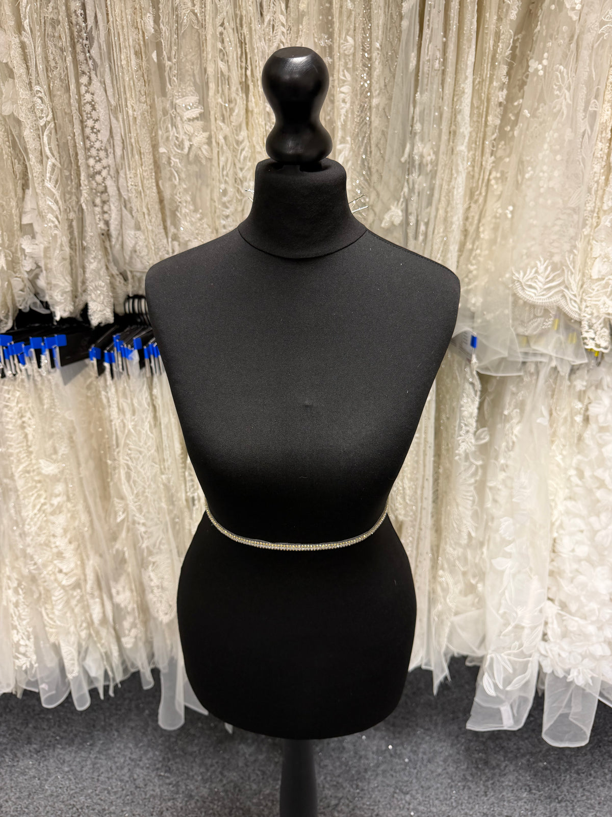 Goldkristall mit transparentem Perlenrand – T980