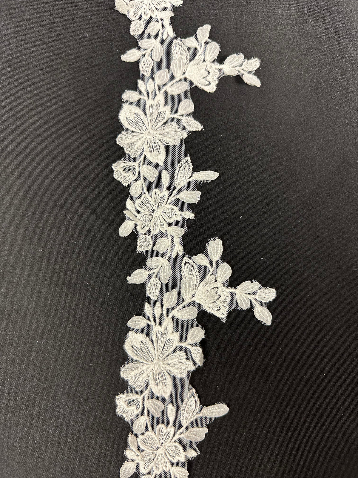 Elfenbeinfarbener Blumenbesatz - EF4024