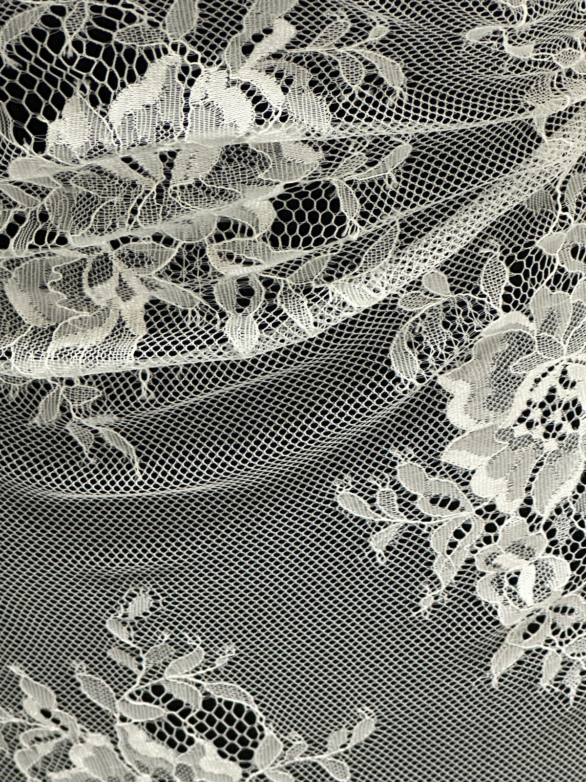 Elfenbeinfarbene Raschelspitze - P195