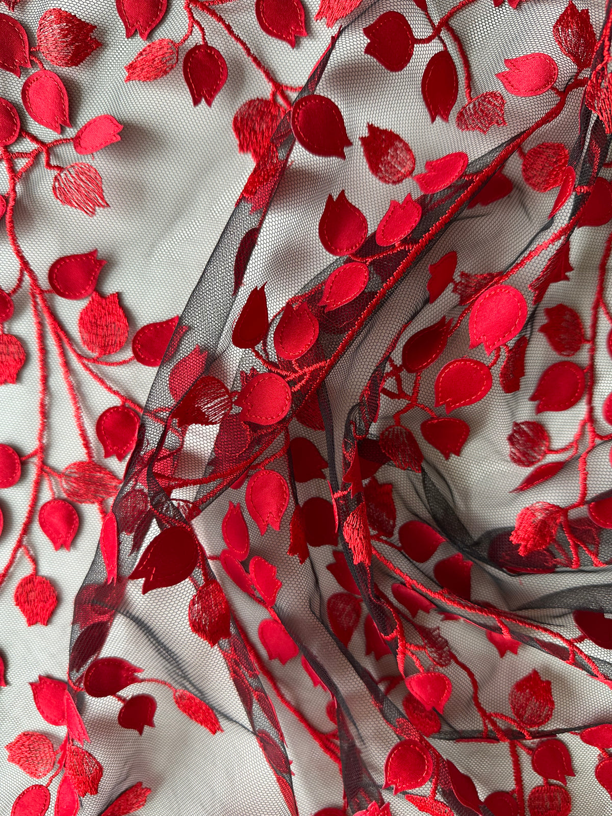 Rot/Schwarze 3D-Stickspitze - EB5034