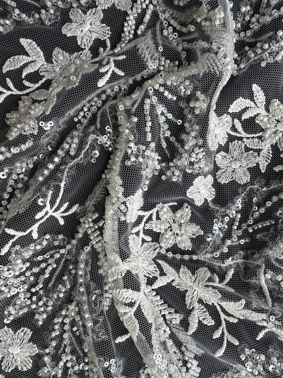 Elfenbeinfarbene Perlenstickerei-Spitze - EB1099