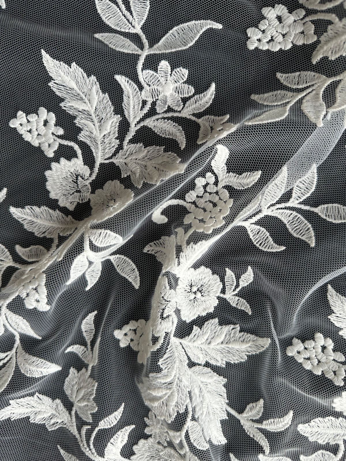 Elfenbeinfarbene bestickte Spitze - EB5039