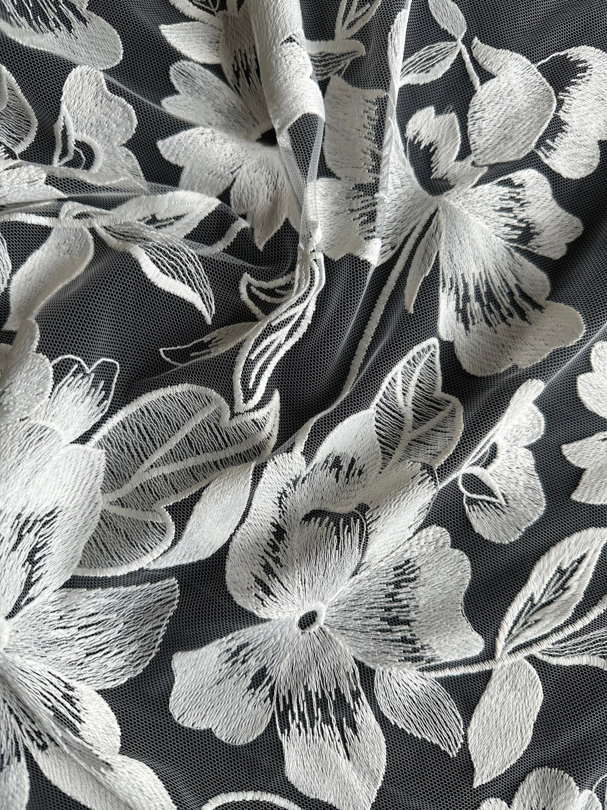 Elfenbeinfarbene bestickte Spitze - EB5049