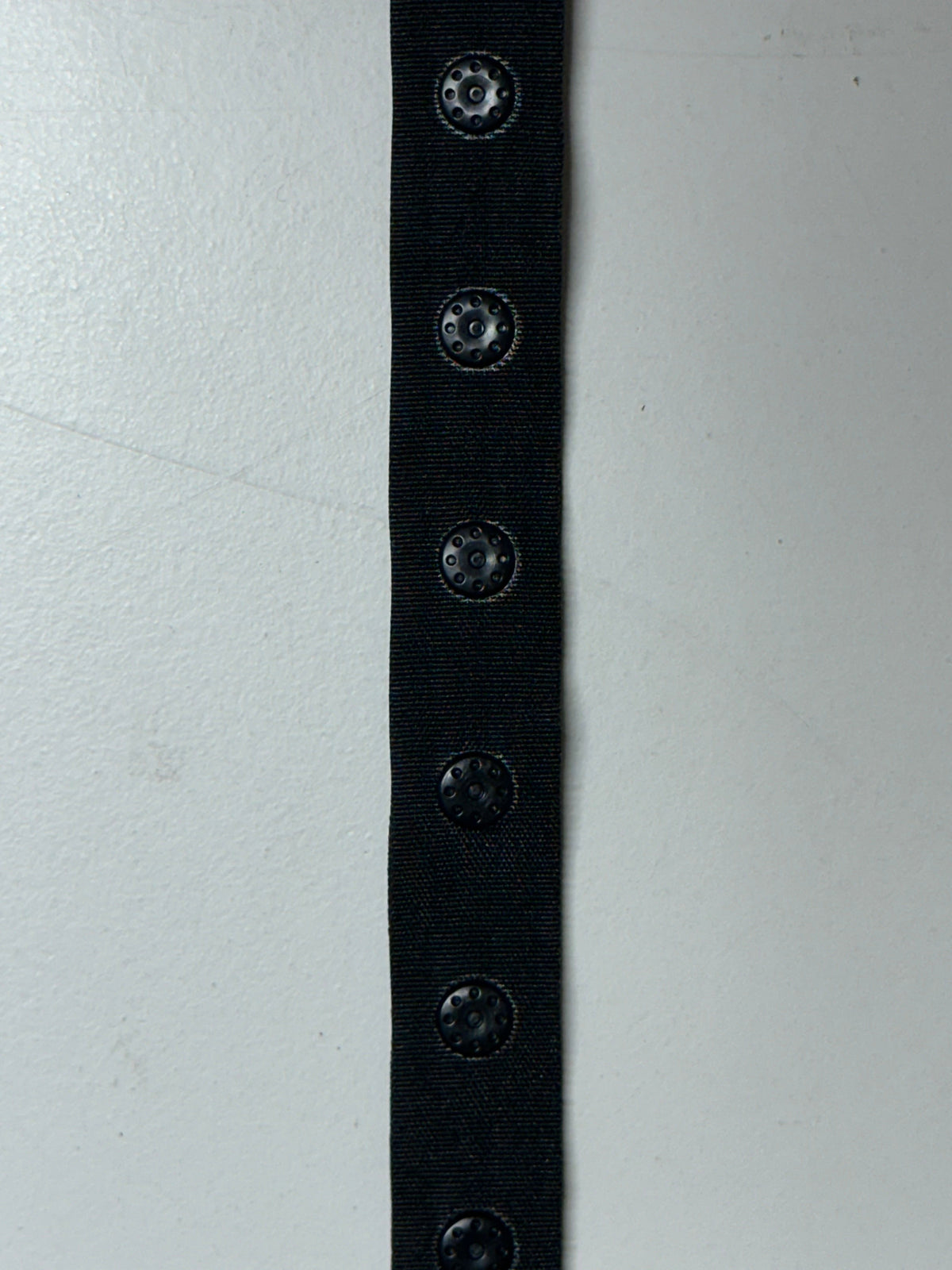 Schwarzes 25-mm-Druckknopfband - A84