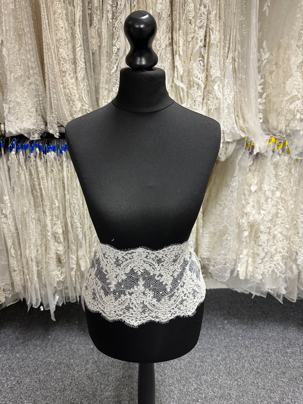 Elfenbeinfarbene Kordelborte - T495