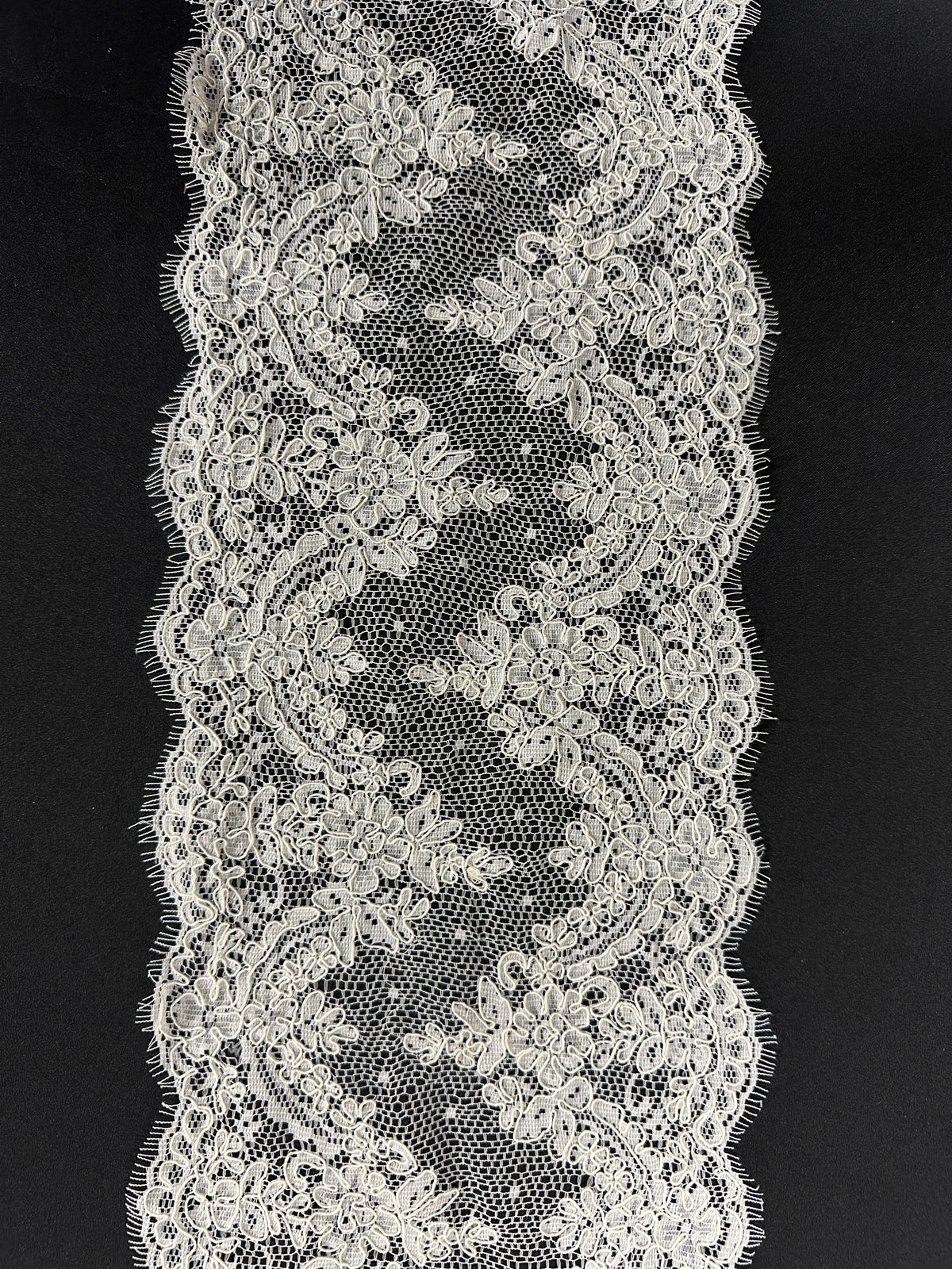 Elfenbeinfarbene Kordelborte - T495