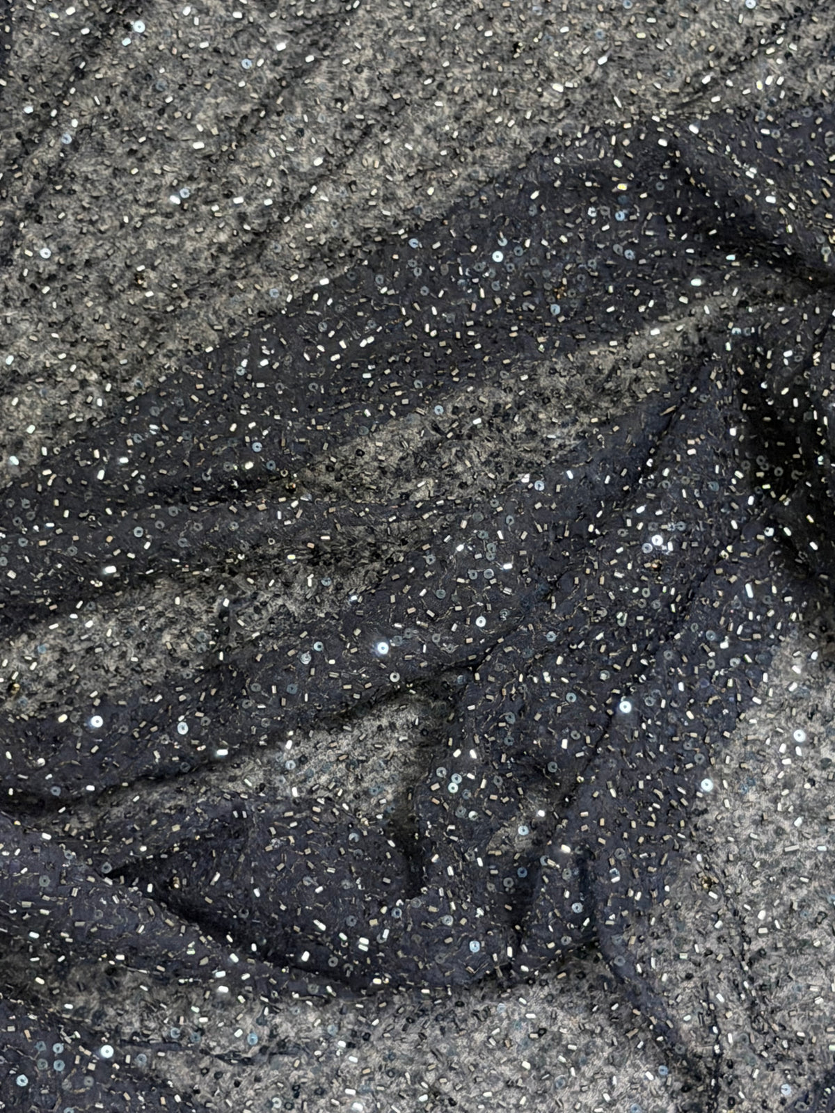 Marineblauer, bestickter Perlentüll - EB1012