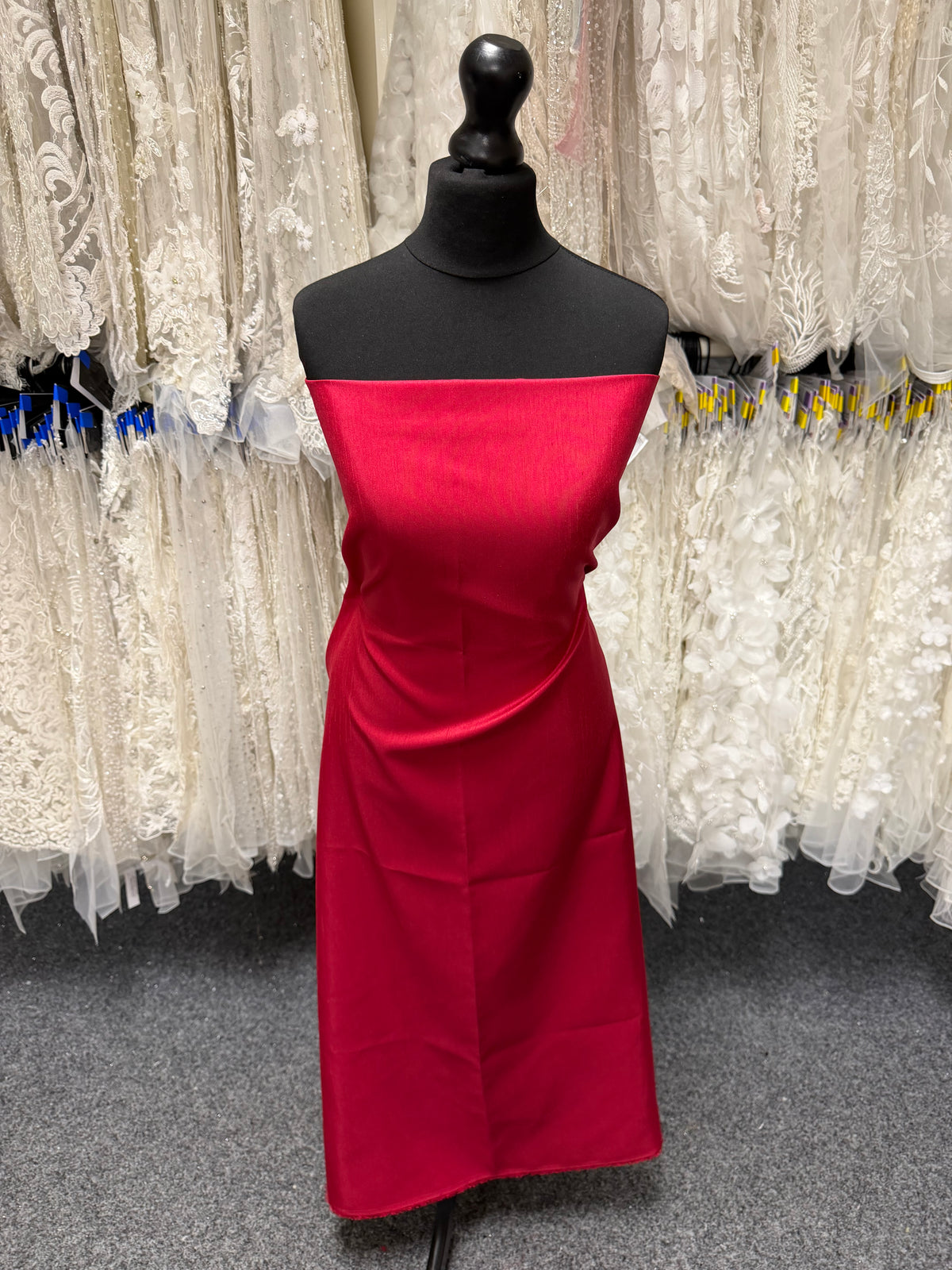 Weinrotes Dupion mit Polyester-Satin-Rückseite – Klarheit (P967)