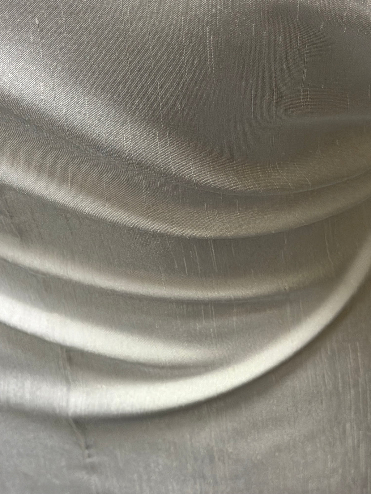 Weißes Dupion mit Polyester-Satin-Rückseite – Klarheit (P967)