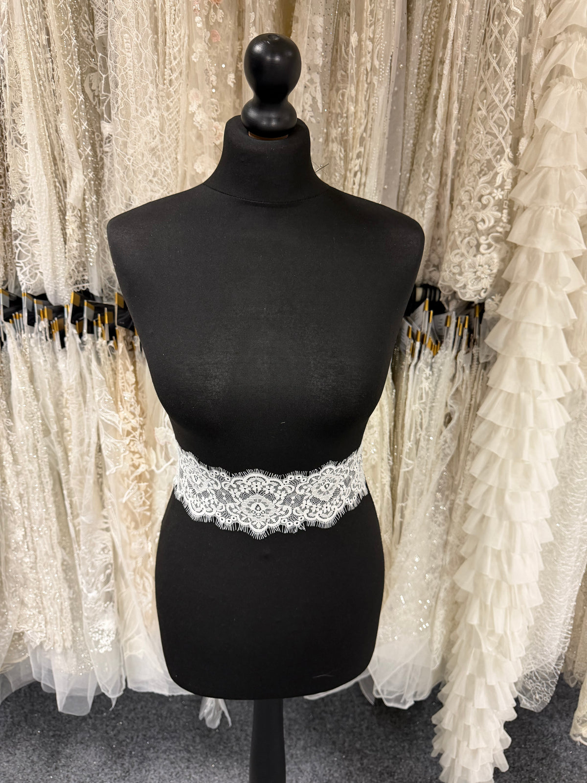 Ivory Raschel Lace Trim - Styoma