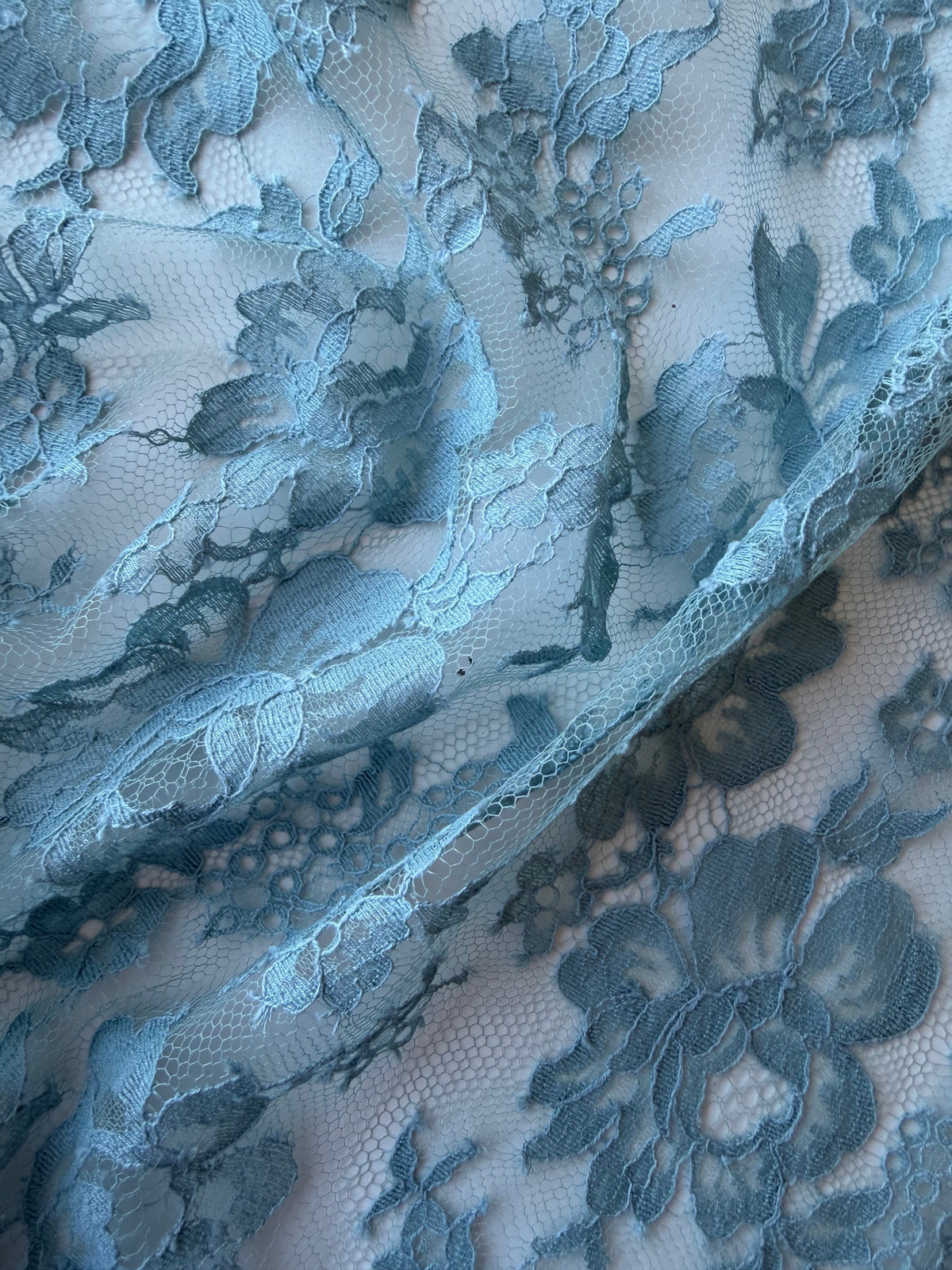 Entenblau Chantilly-Spitze – P305 (90cm)