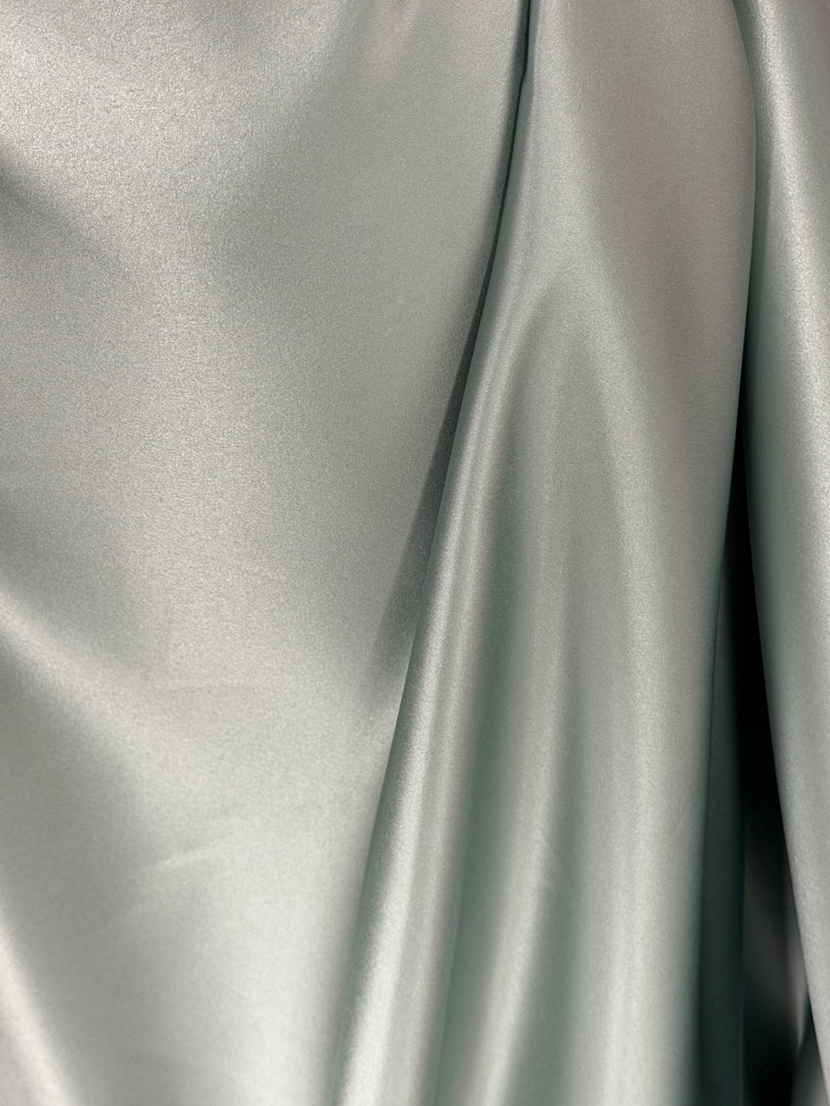 Salbeigrüner Polyestersatin – Classique (CF)