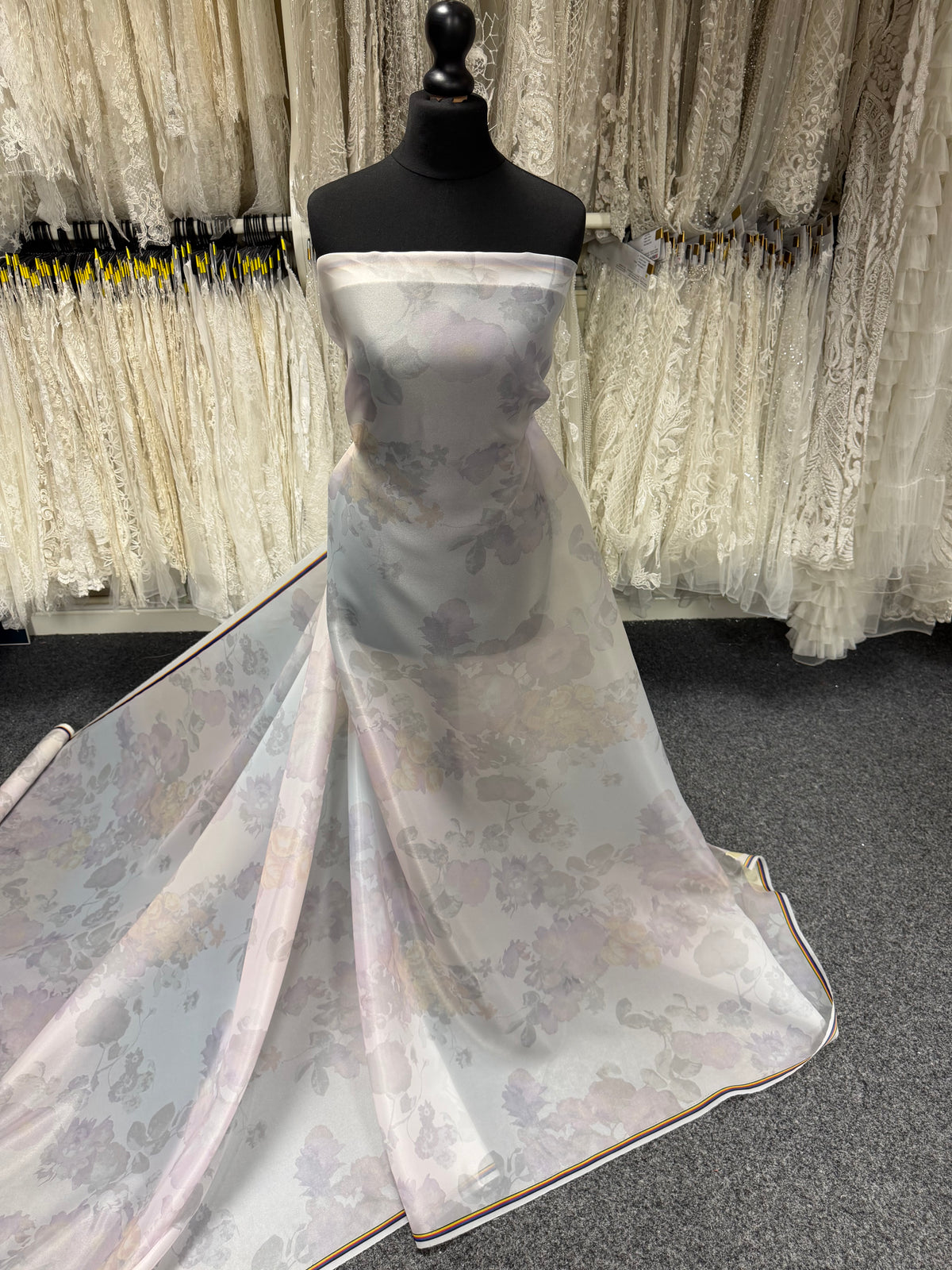 Helles Elfenbein/mehrfarbig bedruckte Organza – PR2007