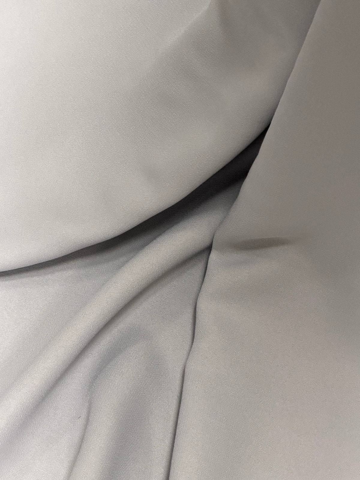 Mittelgewichtiger Polyester-Krepp in Gunmetal - P59