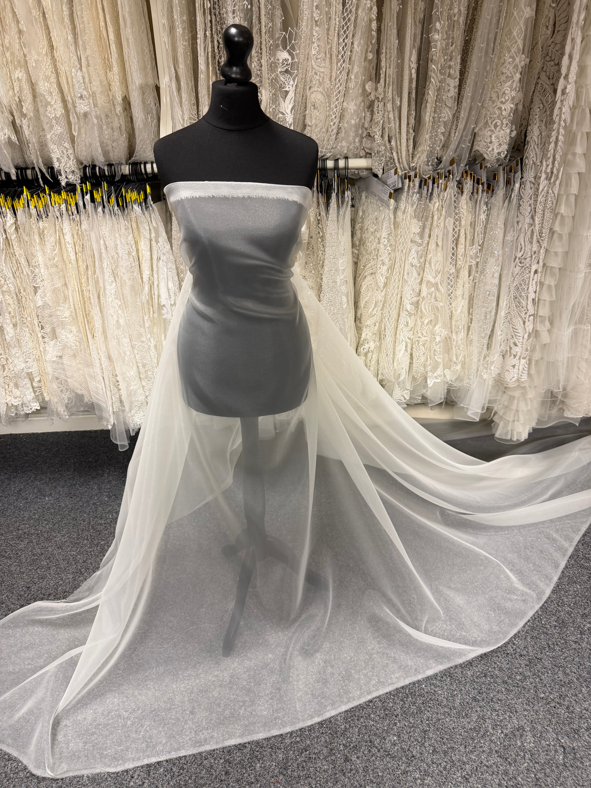 Elfenbeinfarbener Poly-Organza - P150