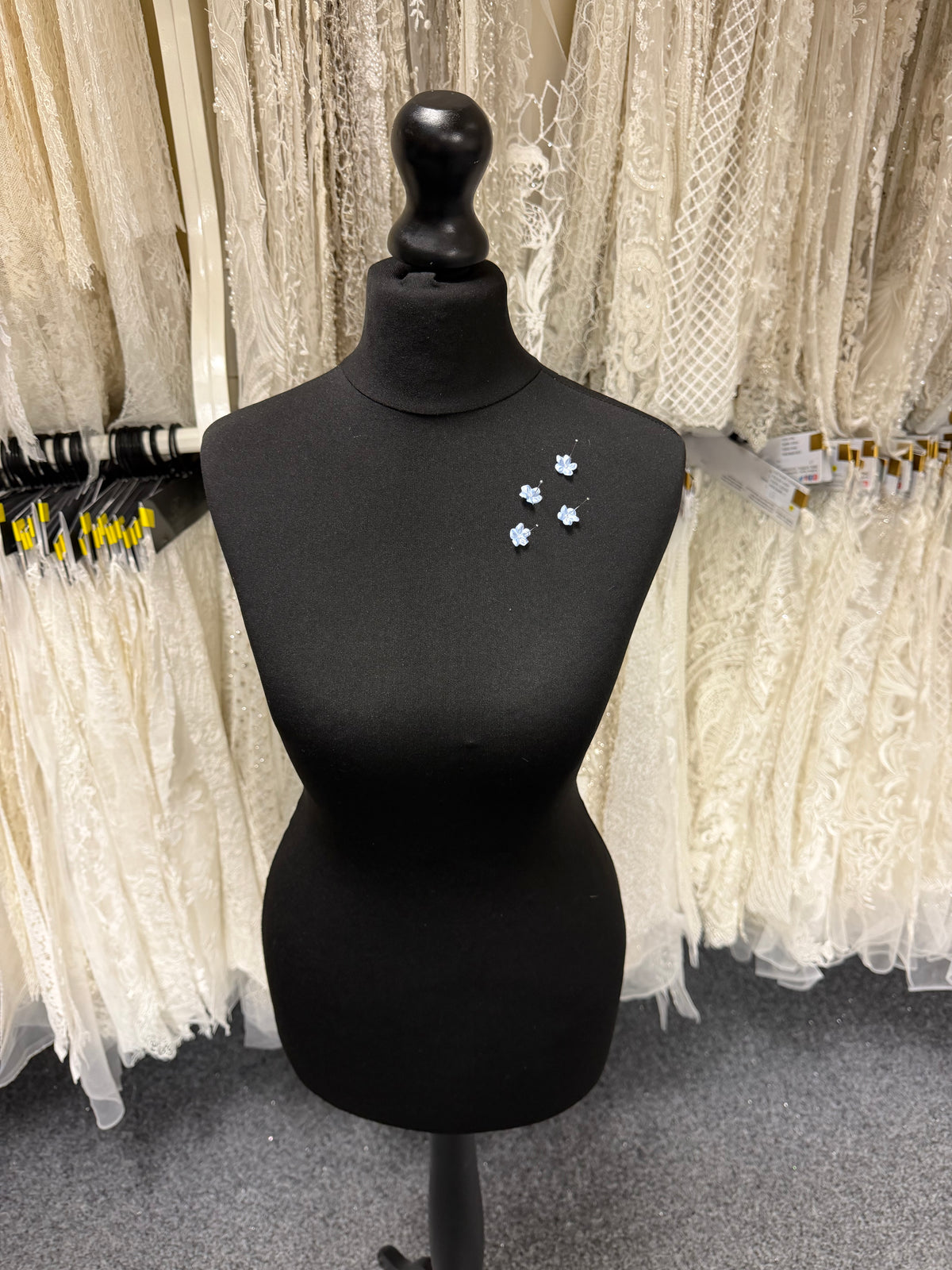 Trübe blaue Satinblumen - M14 (Beutel mit 144 Stück)