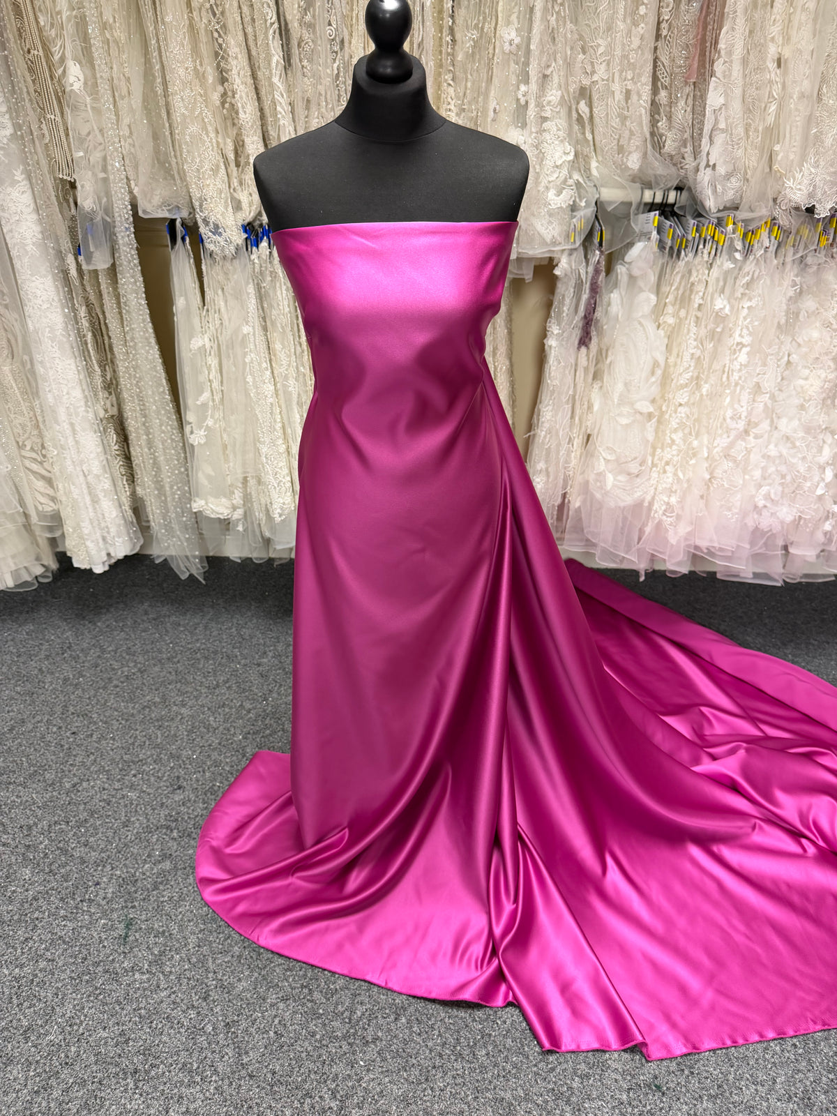 Kirschroter Polyester-Duchesse-Satin - Contessa