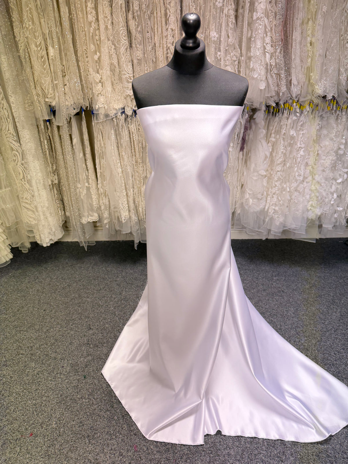 Weißer Polyester-Duchesse-Satin – Contessa