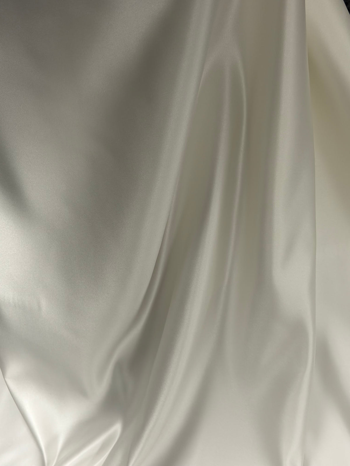 Cremefarbener Polyester-Duchesse-Satin – Contessa